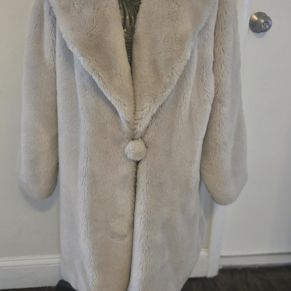 Women's FAUX FUR  Gray Coat 10/12 VINTAGE PRICE Extreme Price Drop $75 Pure Lux